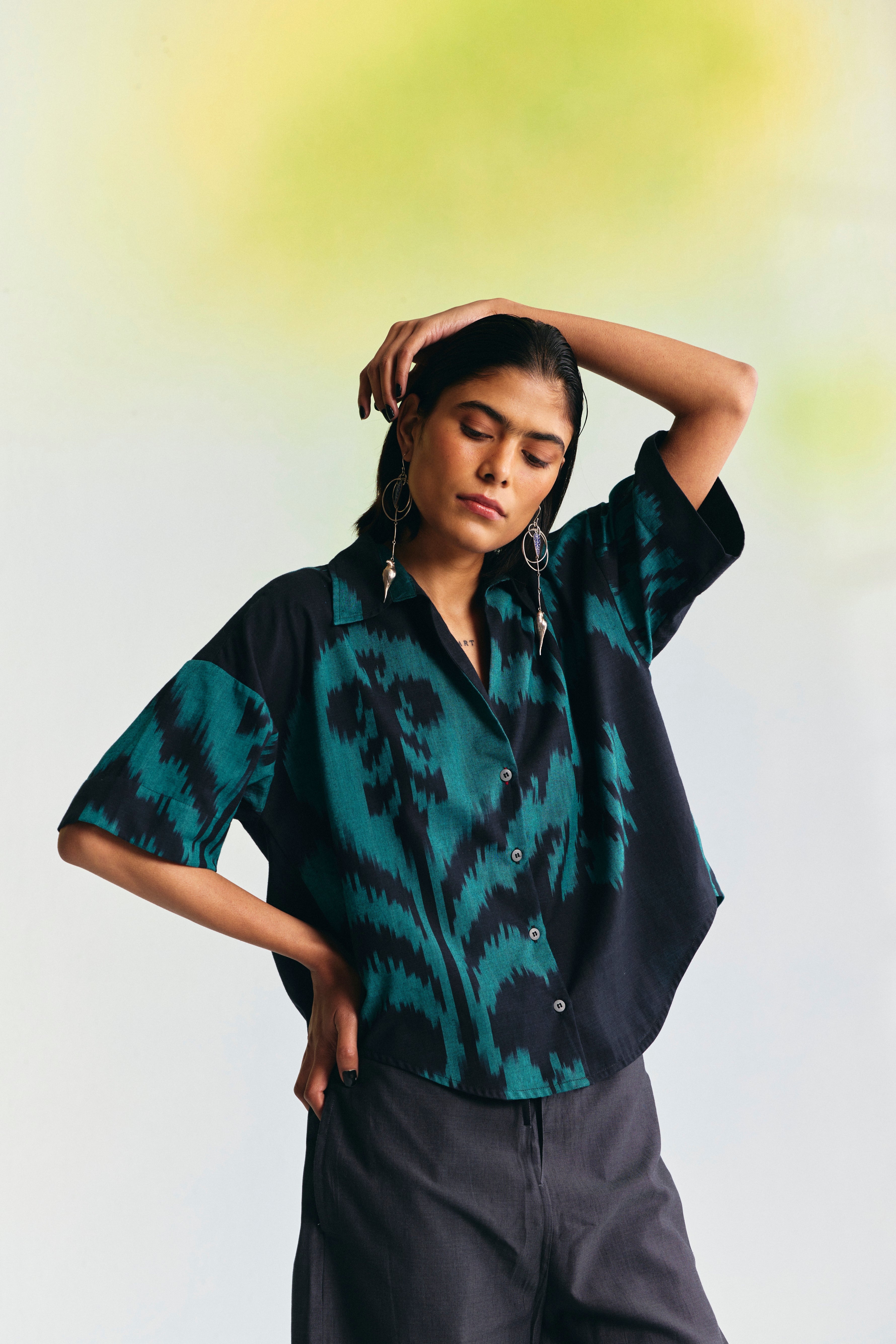 SOOT CROP SHIRT