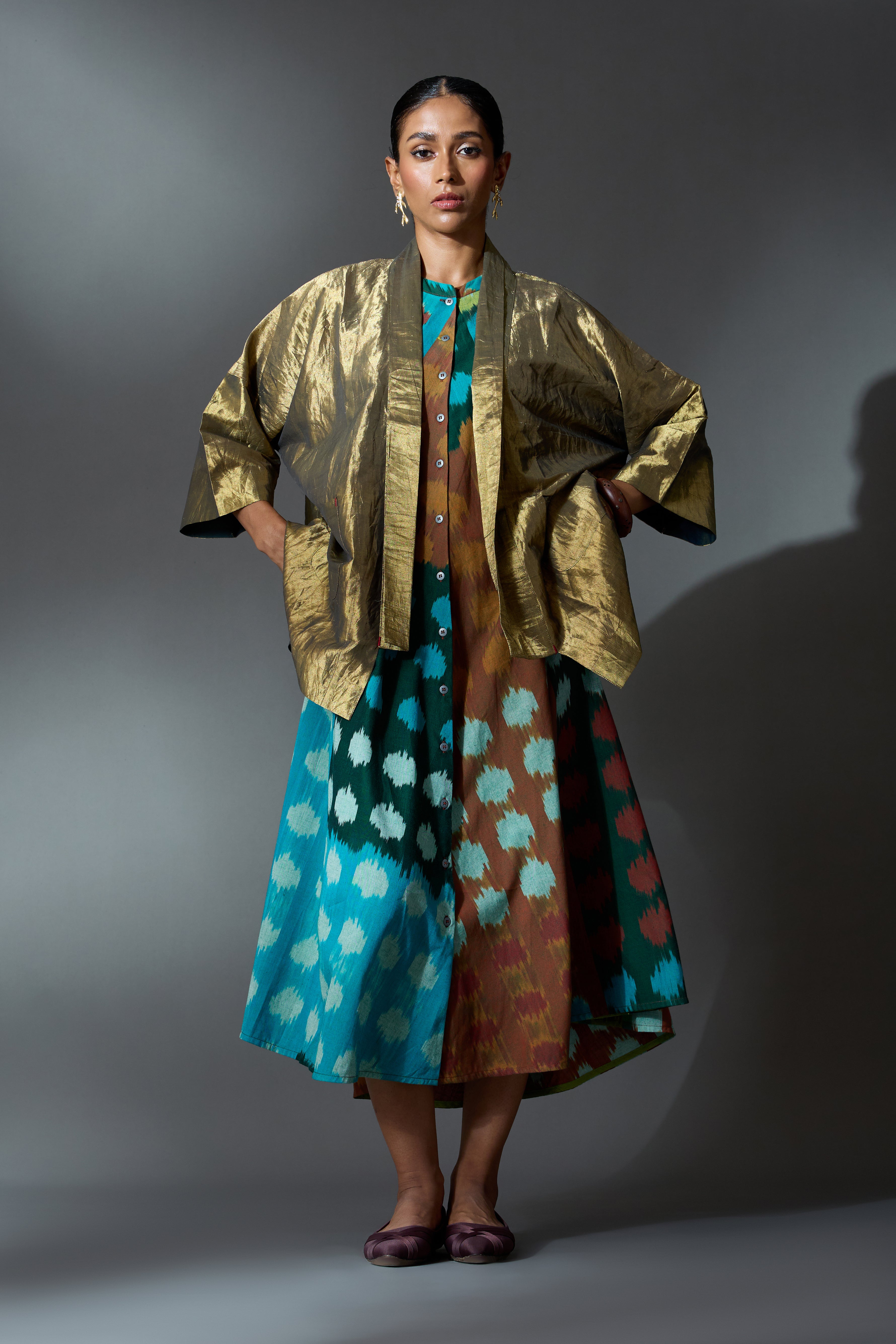 فستان شيميه بأزرار مائلة