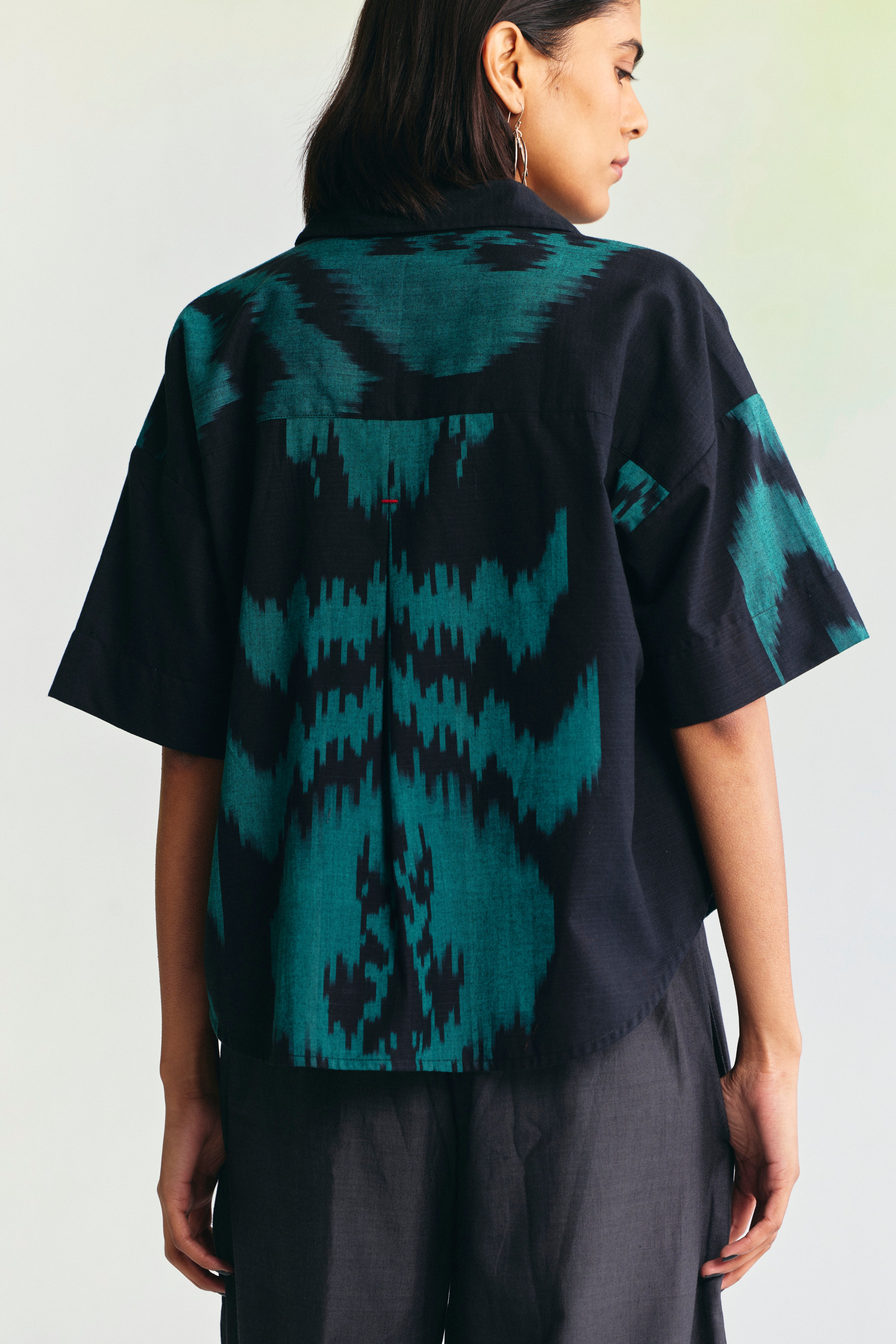 SOOT CROP SHIRT