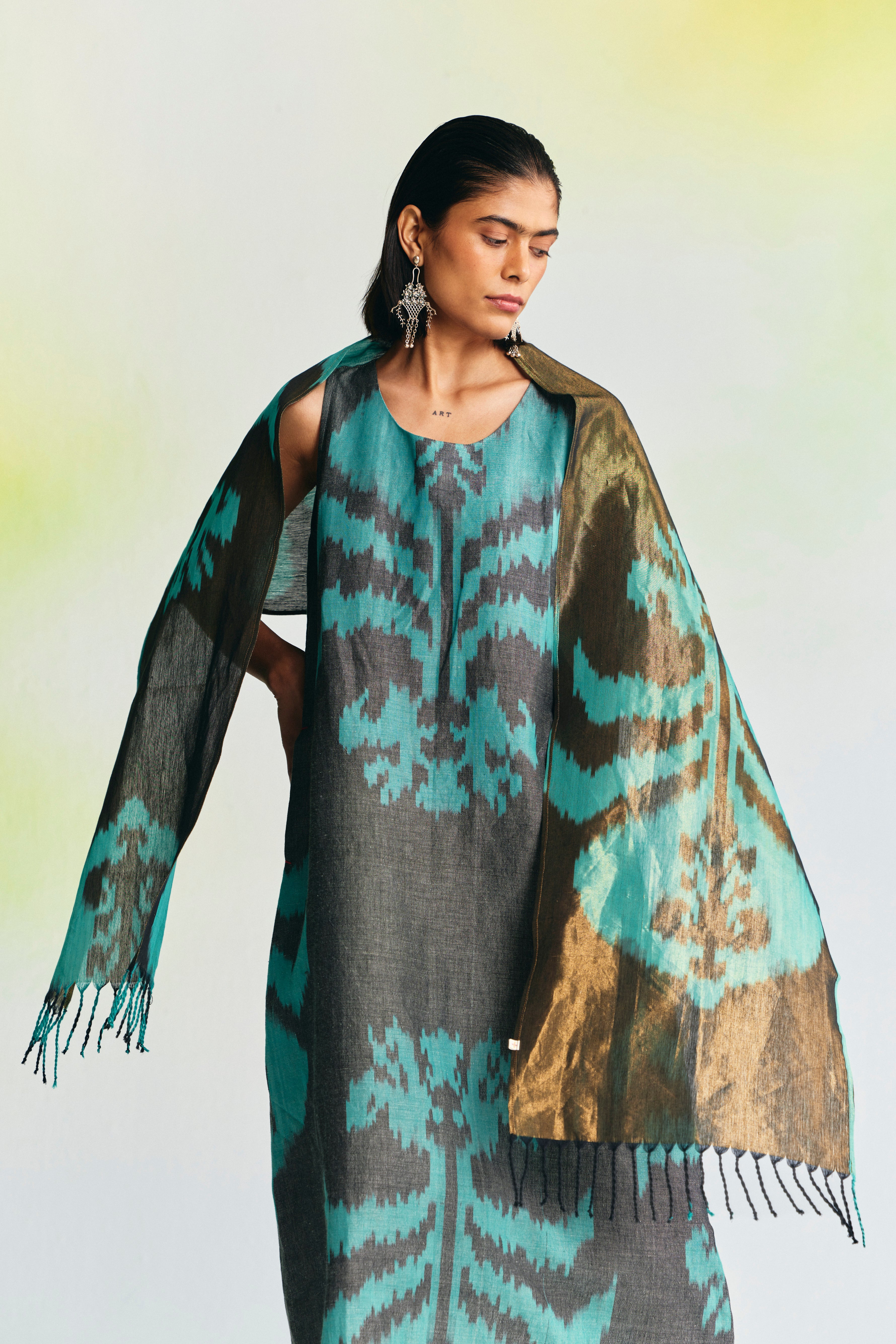 SOOT TISSUE STOLE