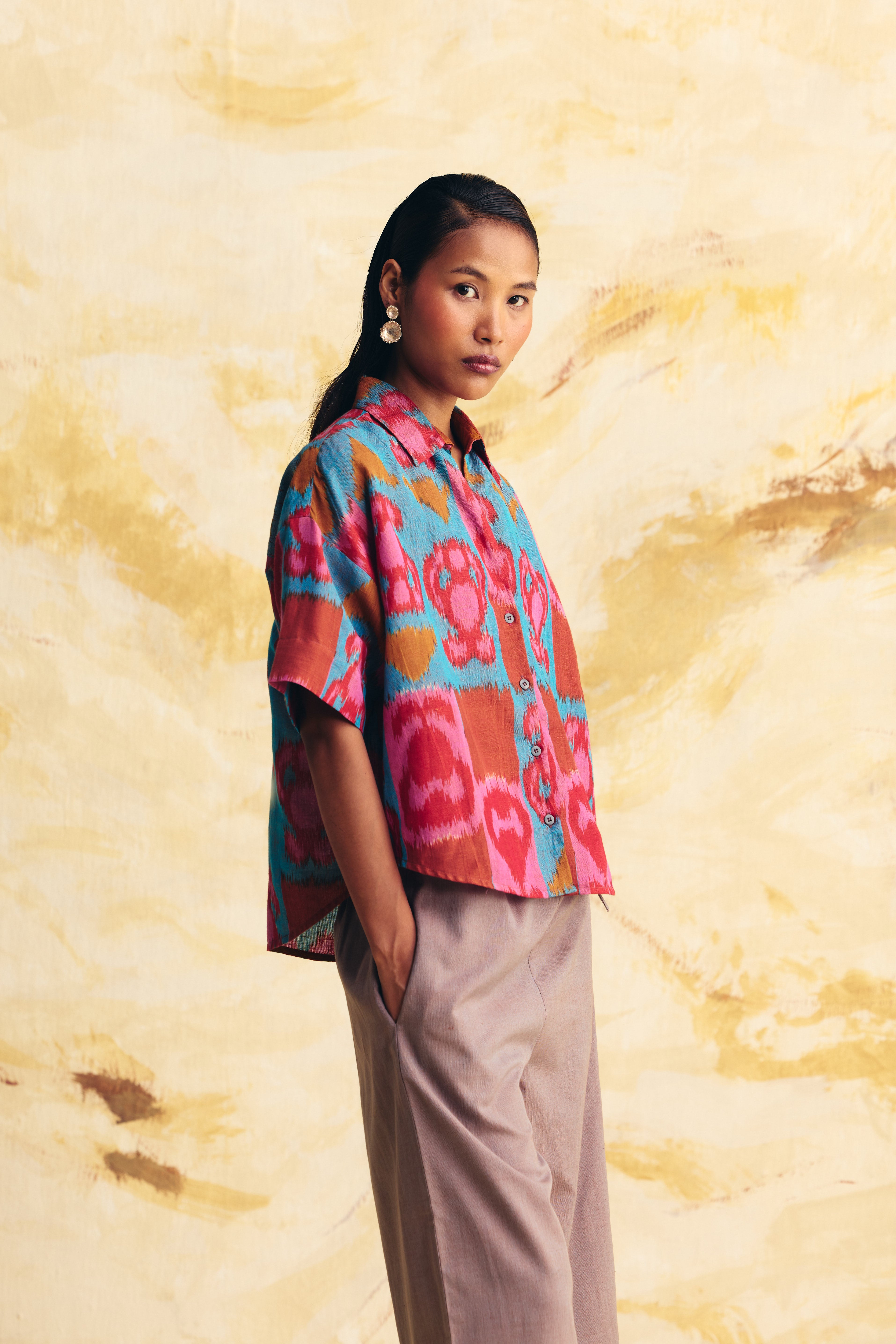 INERTIA LINEN CROPPED SHIRT